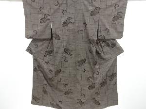 リサイクル　幾何学に雪輪模様織出し本場泥大島紬着物（5マルキ）